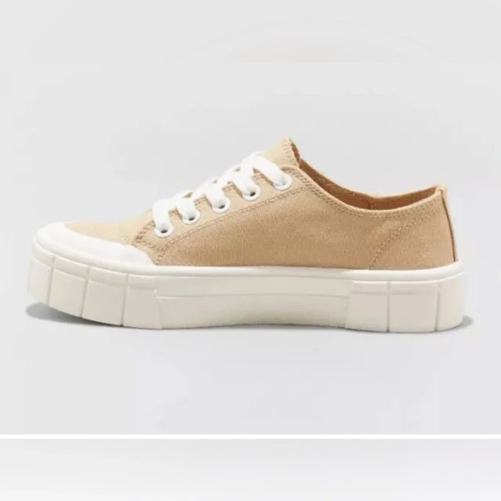 Mad Love Women’s Fran Black Platform Casual  Lace-Up Canvas Sneaker